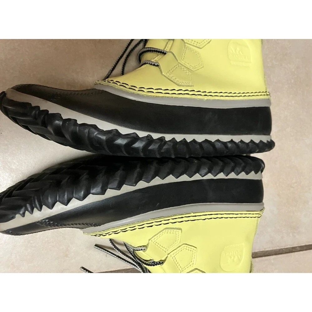Sorel Out N About Rain Boots Yellow Leather Duck Boots Gorpcore Size 7